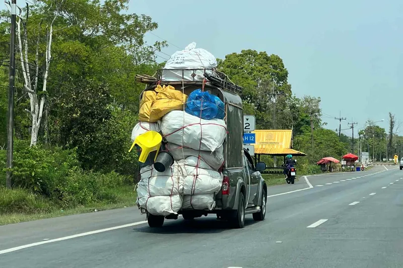 Why Overloading A Ute Creates Liability In A Commercial Truck Accident