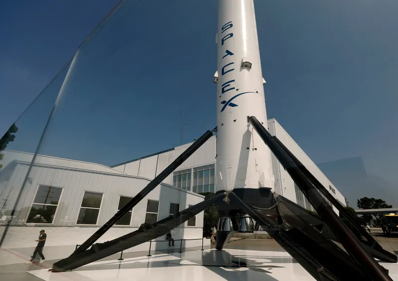 White House Pushed SpaceX and Blue Origin Out of Paris Summit to Protect Starlink