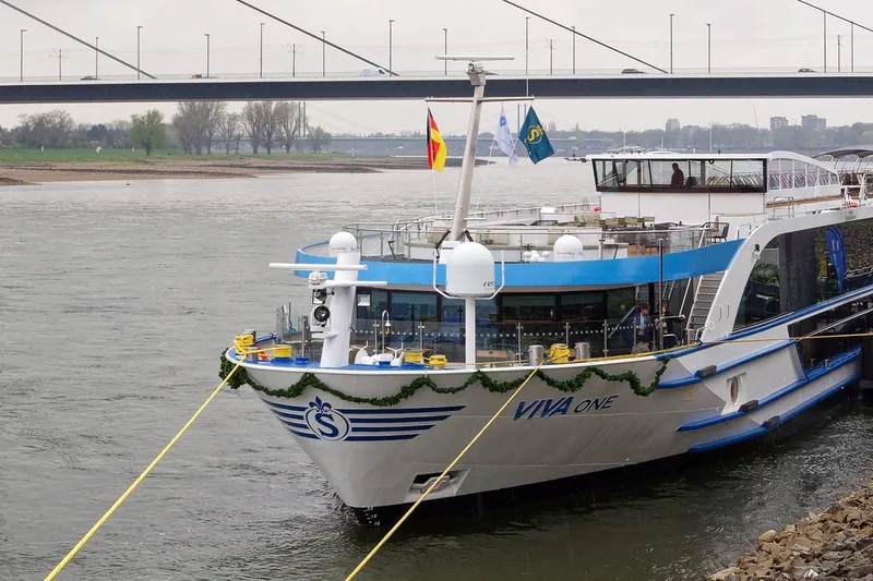 Flussschiff-Unfall mit leicht verletztem Schiffsführer auf der Mosel