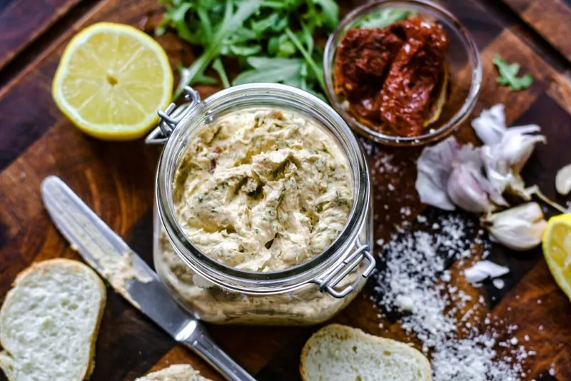 Rucola Butter mit Parmesan