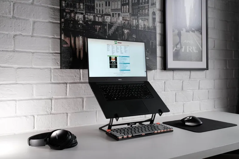 Is Hot Desk Coworking Space UK a Better Choice Than a Dedicated Desk?