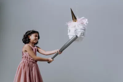 Kindergeburtstag unvergesslich gestalten - Warum Piñatas das perfekte Highlight auf jeder Feier sind
