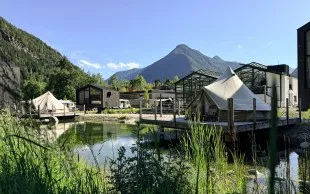 Såndgøld Glamping & Chalets: Campingplatz für Architektur-Nomaden