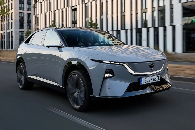 Mazda CX-6e startet ab 49.990 Euro mit 484 Kilometern Reichweite