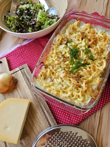 Die besten Käsespätzle mit Röstzwiebeln – einfach & cremig