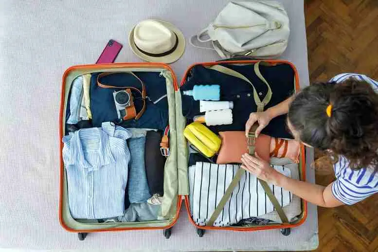 Reisevorbereitung bei Klimawechsel: Packliste für Haut und Wohlbefinden