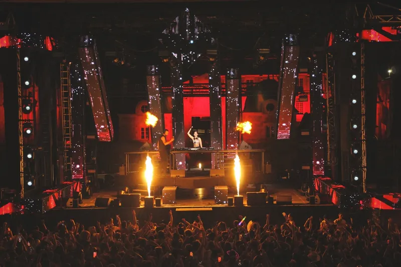 Jumbotron-Scale Visuals for Stadiums, Festivals & Arena Tours
