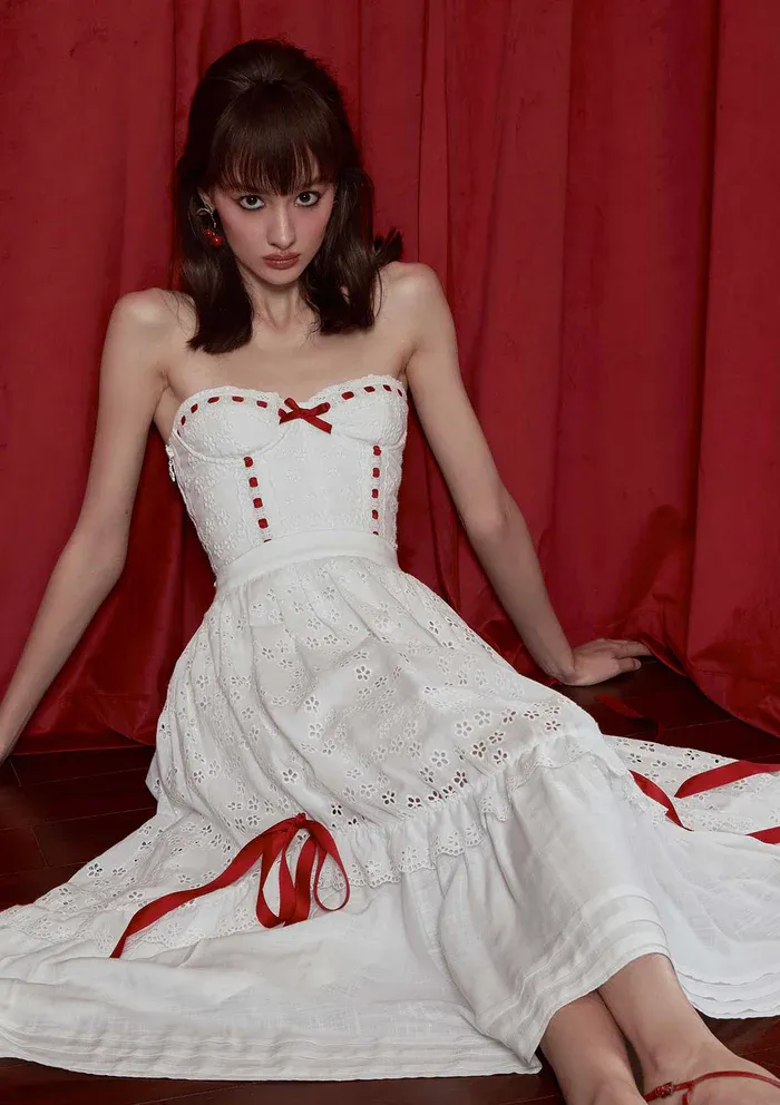 The Importance of Sustainable Craftsmanship: Embracing Handmade Corsets as Timeless Wardrobe Treasures