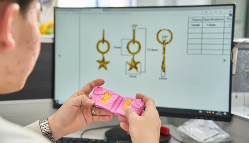Can Different Types of Wax Be Used in the Same Batch of Wax Molds for Casting Jewelry?