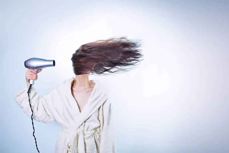 Acondicionador sin siliconas: el gesto discreto que cambia el acabado del pelo
