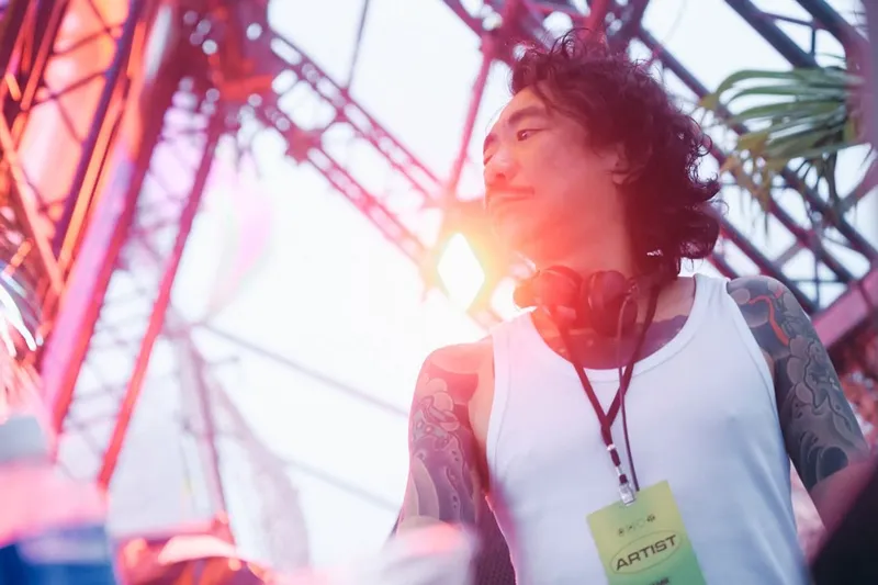 Selfies in der DJ-Booth: DJ Nobu unterbricht Set wegen respektloser Crowd