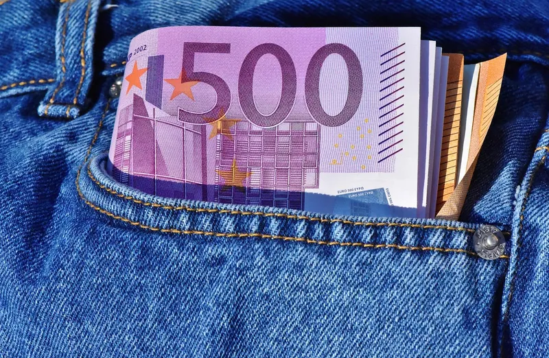 Koliko je novca dobro imati na tekućem računu? Građani prosječno imaju oko 12.200 eura