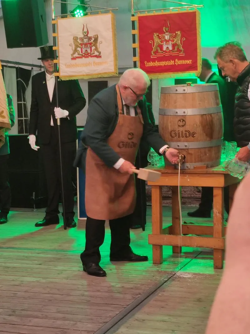 Zwei Schläge zum Auftakt des Lindener Schützenfestes