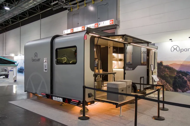 Kompakt-Caravan wird zum Luxus-Domizil: Wie aus diesem handlichen Wohnwagen ein XXL-Mobilheim wird
