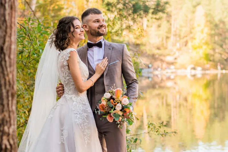 Hochzeitsplanung: Checkliste und Zeitplan für entspannte Brautpaare