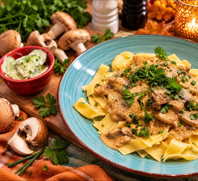 Pilzgulasch mit Tagliatelle: Cremiges Herbstgericht mit Pilzen
