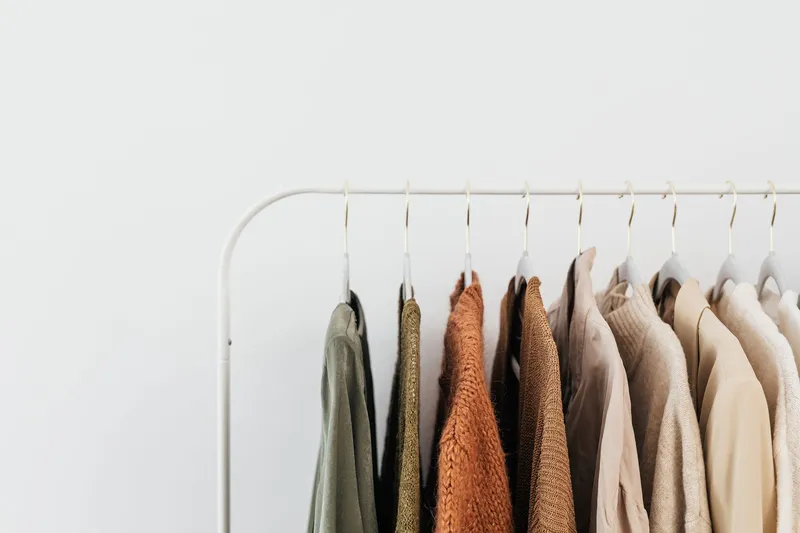 Capsule Wardrobe Herbst: Weniger Kleider, mehr Stil
