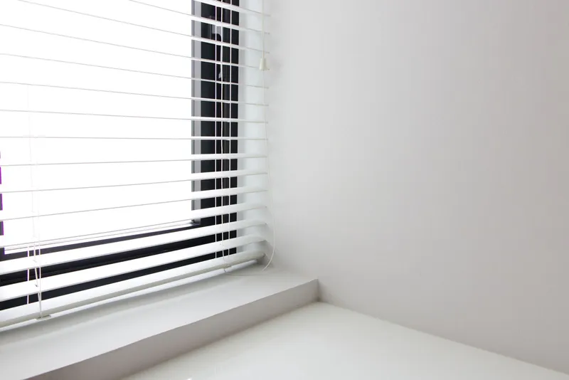 Hitzeschutz für die Wohnung: So bleibt es im Sommer kühl