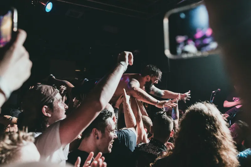 Mosh Pit Etiquette: Rules, Safety & What to Expect