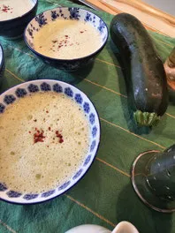 Zucchinicremesuppe – einfach, schnell & wunderbar cremig
