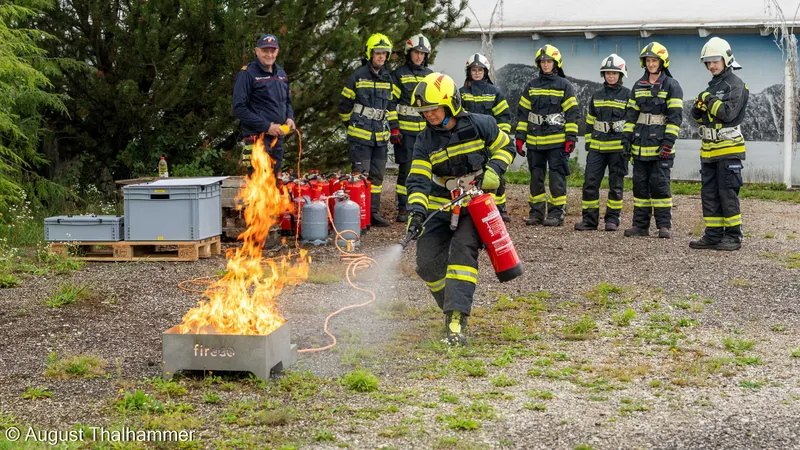 BFK Vöcklabruck: 120 neue Feuerwehrmänner und Feuerwehrfrauen ausgebildet
