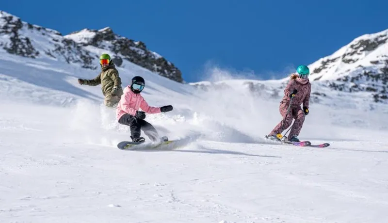 Heli Skiing British Columbia – The Complete Guide to the World’s Greatest Powder Experience