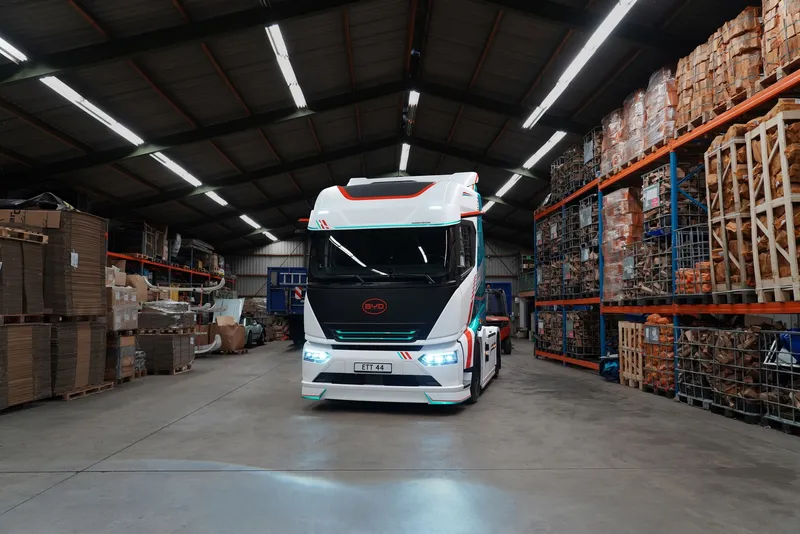 BYD ETT 44: Elektro-Sattelzugmaschine für Europas Straßen
