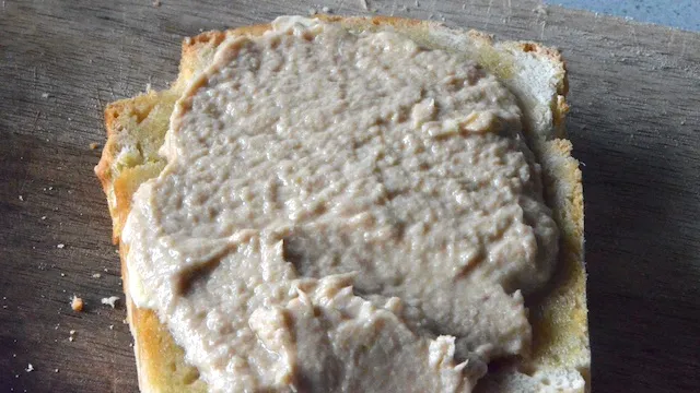 Thunfisch-Sardellen-Paste