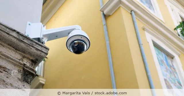 Videoüberwachung an einem personallosen Selbstbedienungskiosk