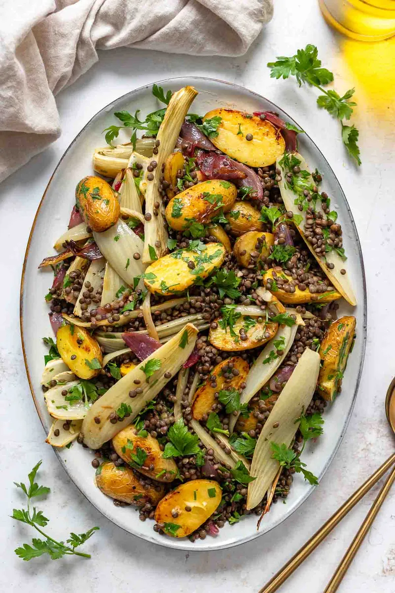 Fenchel im Ofen mit Kartoffeln und Linsen