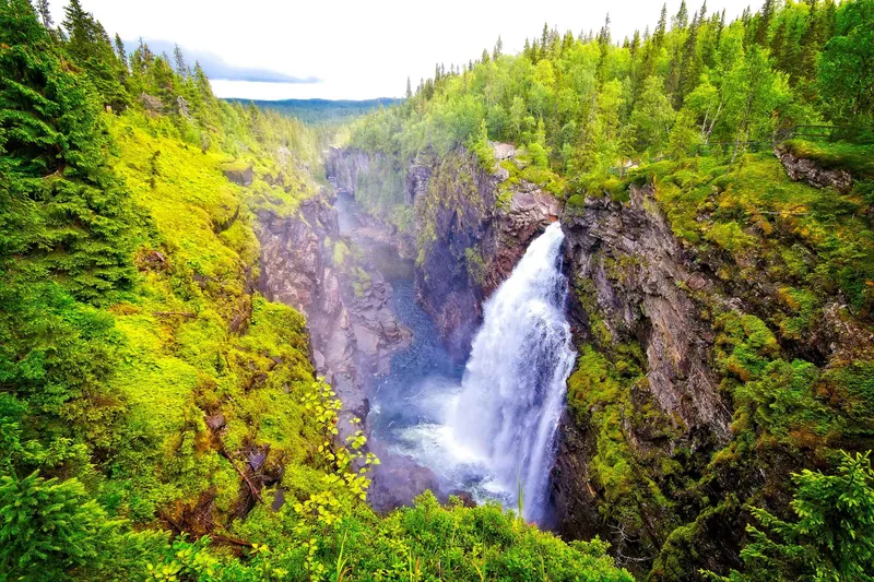 Hällingsåfallet: Wanderung am Canyon zum Wasserfall