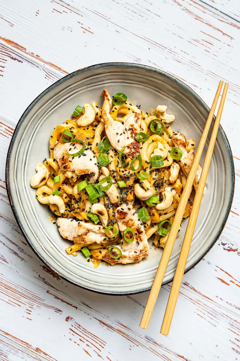 Udon-Nudeln mit Hoisin-Huhn: Einfach & leckerNeu