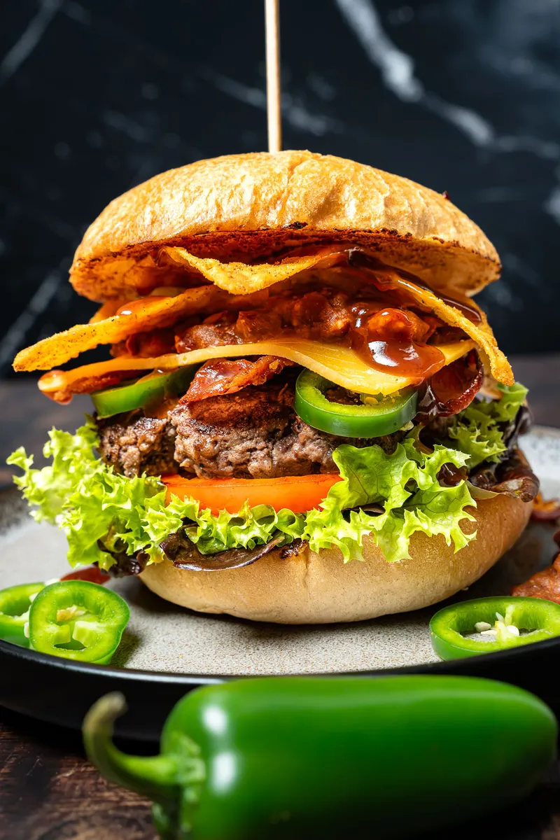 Tex Mex Burger Rezept mit würzigem BBQ Bohnen Mash: Unwiderstehlich leckerNeu