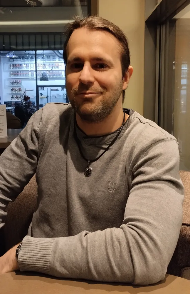 „Wenn die Welt langsam verschwimmt“ - Domenic im Interview über das Leben mit degenerativer Myopie