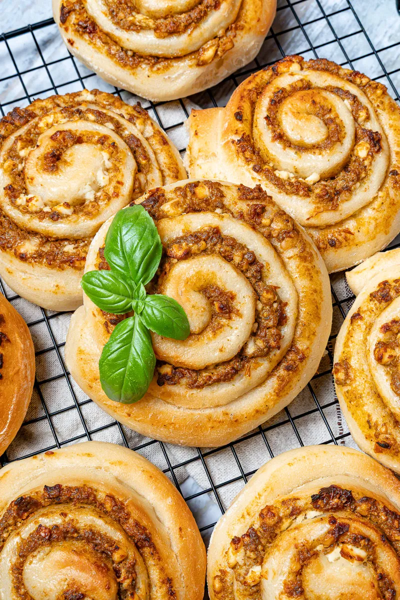Vegetarische Pizzaschnecken mit Pesto – Das perfekte PartygebäckNeu