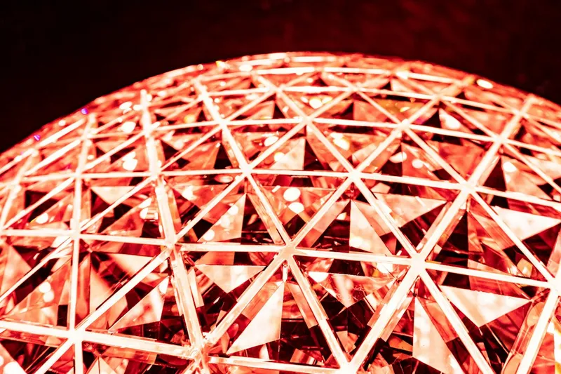 Perowskit‑Solarzellen: Wie winzige Kristalle das Balkonkraftwerk revolutionieren