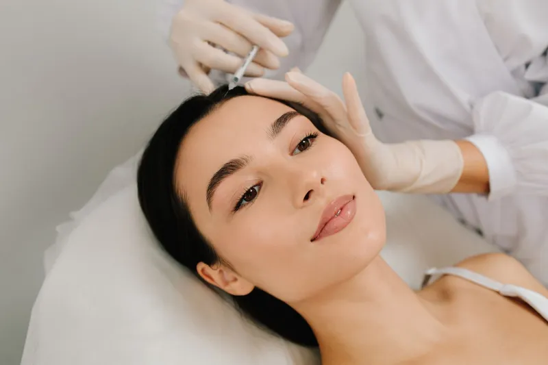 PRP Behandlung für die Haare bei Frauen: Eine medizinische Option mit Augenmaß