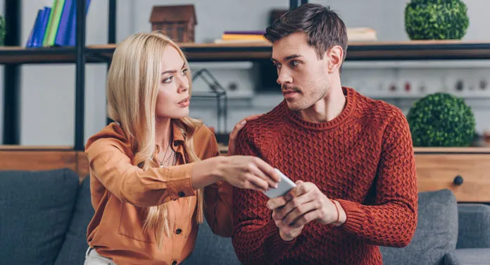 10 Zeichen, dass du eine besitzergreifende Freundin hast