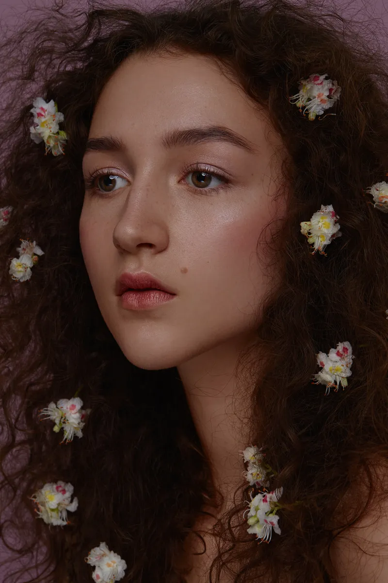 Lichtsetup mit Blitz und Schirm für die Beauty Fotografie