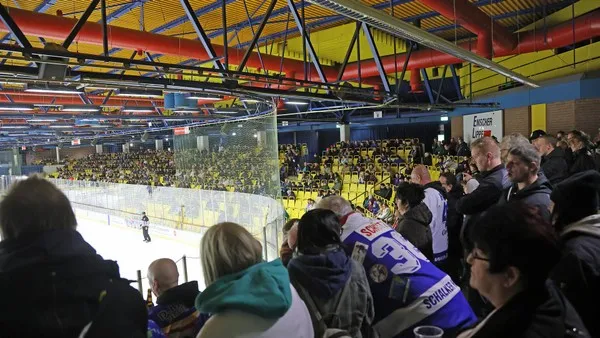 2315 Fans in der untersten Eishockeyliga – so lief das Debüt der Schalker Haie
