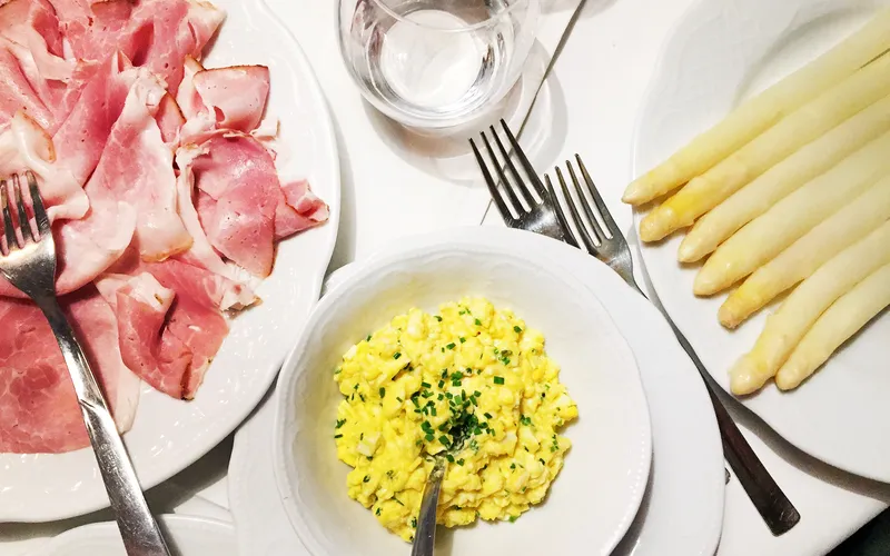 Bozner Sauce zum Spargel: Südtiroler Rezept für 4 Personen