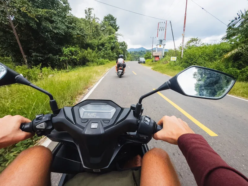Flores mit dem Scooter: Abenteuer auf unbekannten Pfaden