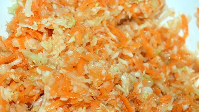 Krautsalat mit Karotte und Birne