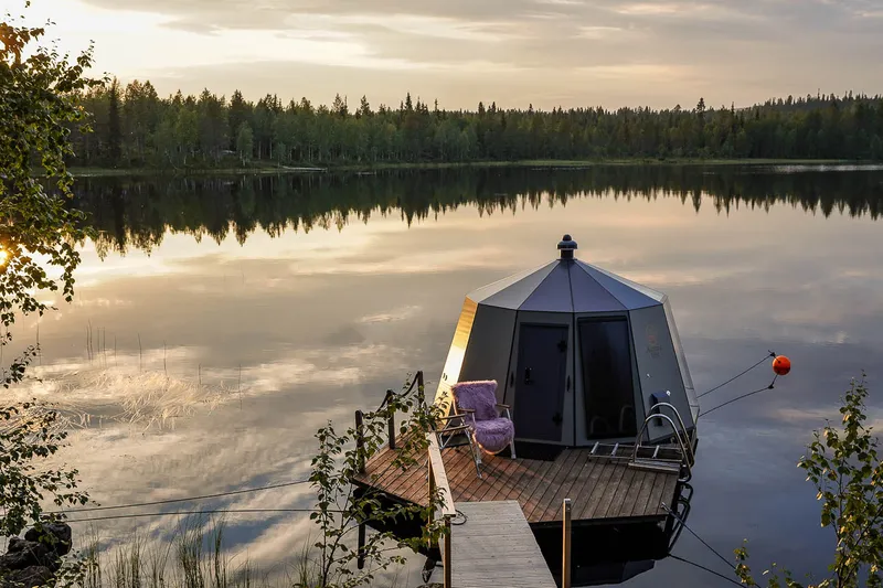 Arktische Abenteuer in Finnisch Lappland: Rentiere, Rauchsauna und Nordlichter