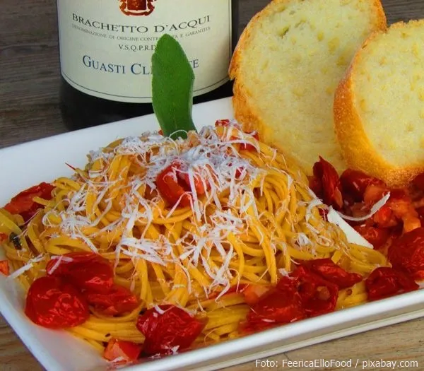 Dolce Vita mit Pasta und Tomaten