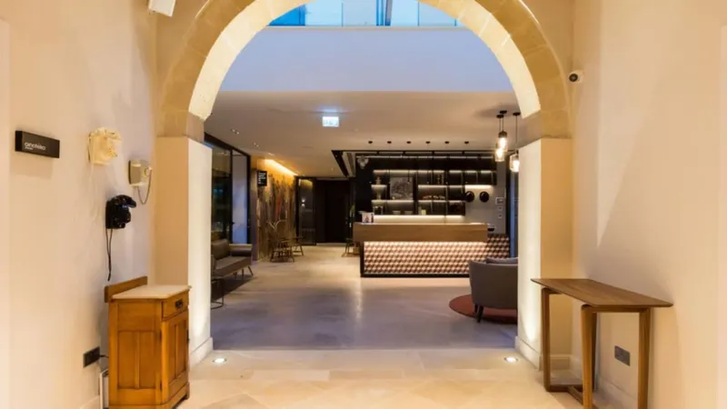 Hotel Indigo Larnaka – Designhotel mit Geschichte im Herzen der Altstadt