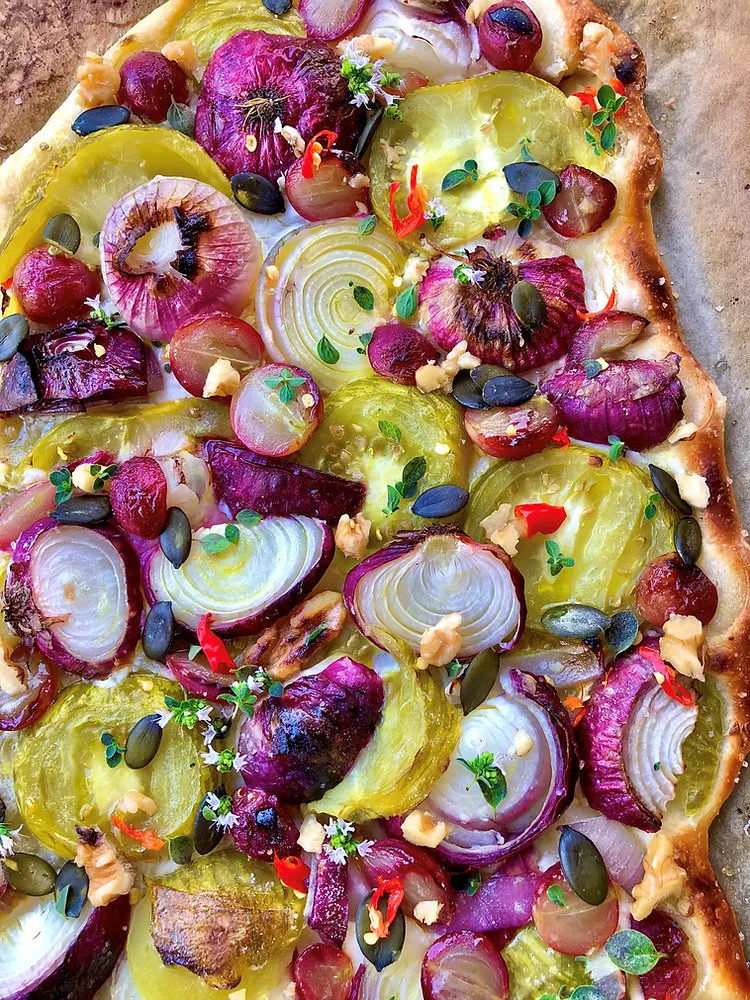 Veganer Zwiebelkuchen – herzhaft, saisonal und überraschend fein