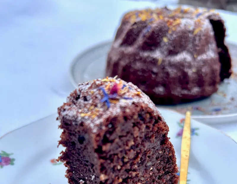 Veganer Brownie-Gugelhupf