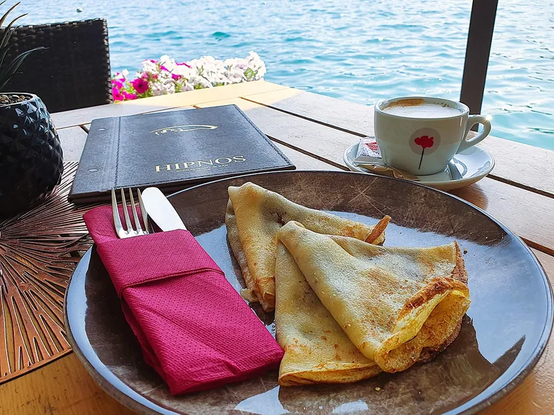 Hipnos Restaurant in Risan – Kaffeepause mit Ausblick