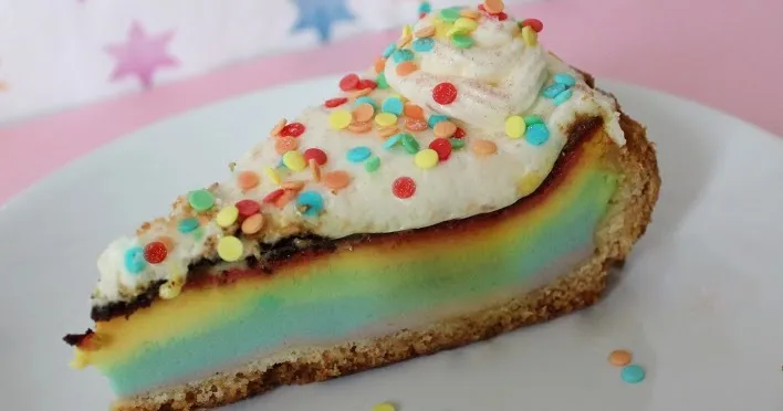 REZEPT: REGENBOGEN FUNFETTI KÄSEKUCHEN